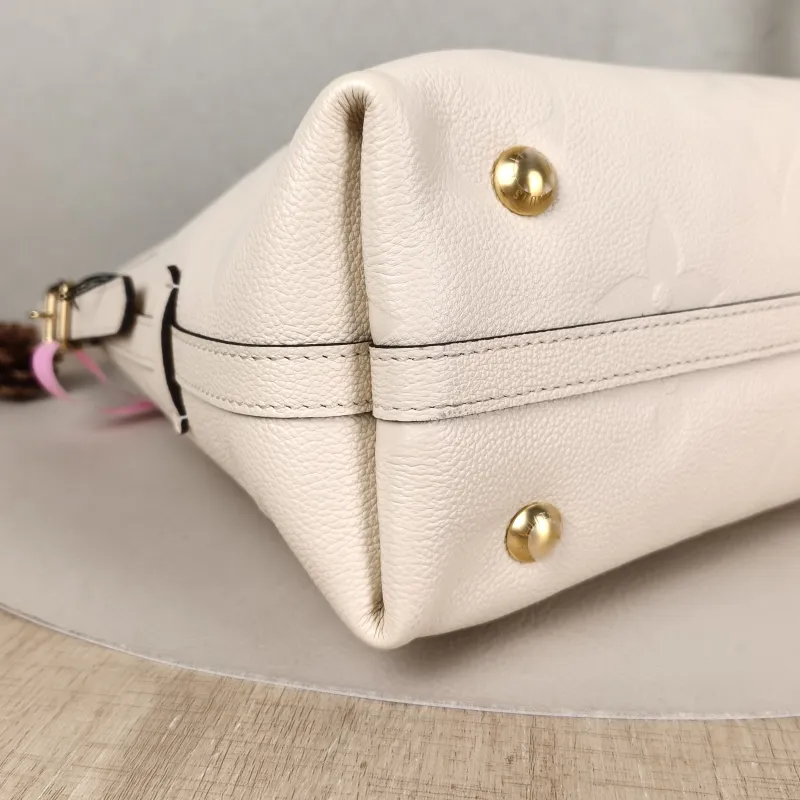 Louis Vuitton Crossbody Bag Carryall White Calfskin Small 29.5 × 12 × 24 cm — detail view 12 of 12