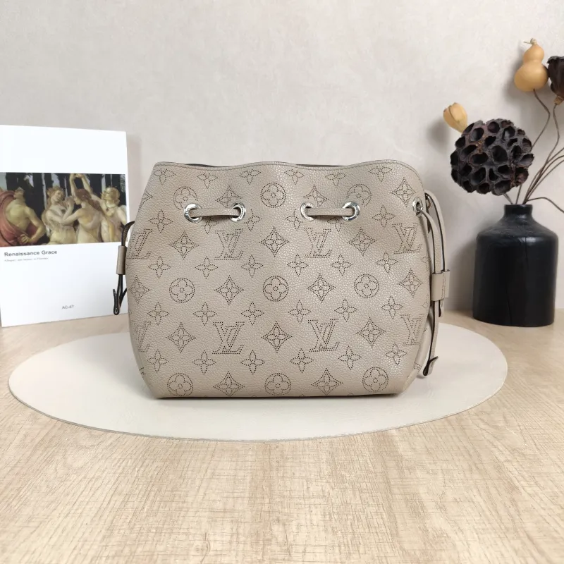 Louis Vuitton Crossbody Bag BELLA Calfskin One Size22 × 14 × 19 cm