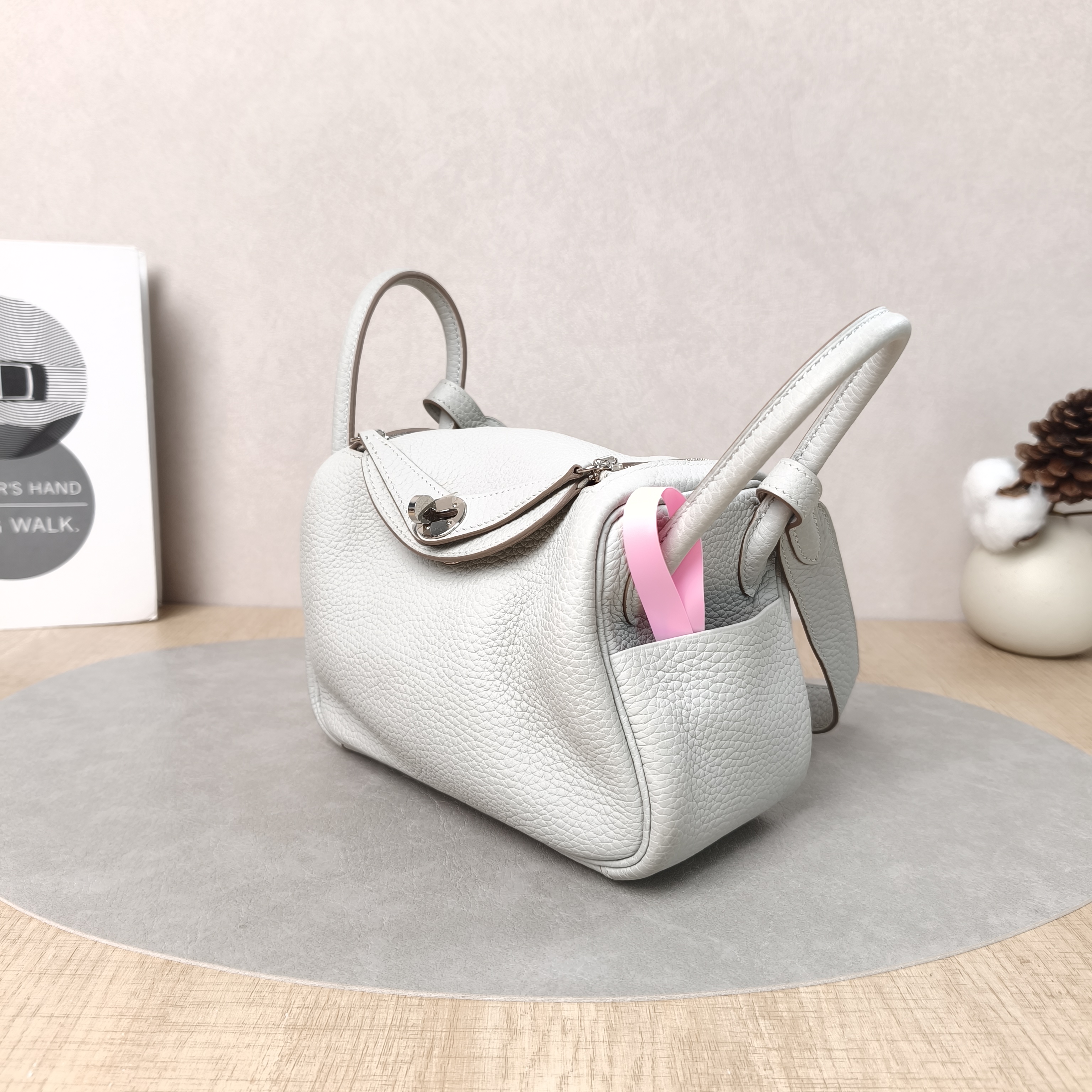 Hermès Crossbody Bag Lindy Mini 1980Pearl TC Calfskinmini19 × 9.5 × 13 cm — cover view 3 of 6