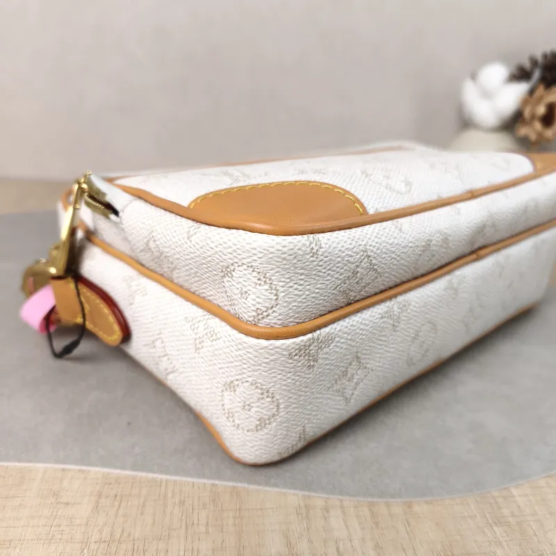 Louis Vuitton Crossbody Bag Nil Messenger Bag PVC One Size 25 × 11 × 17.5 cm — detail view 10 of 12
