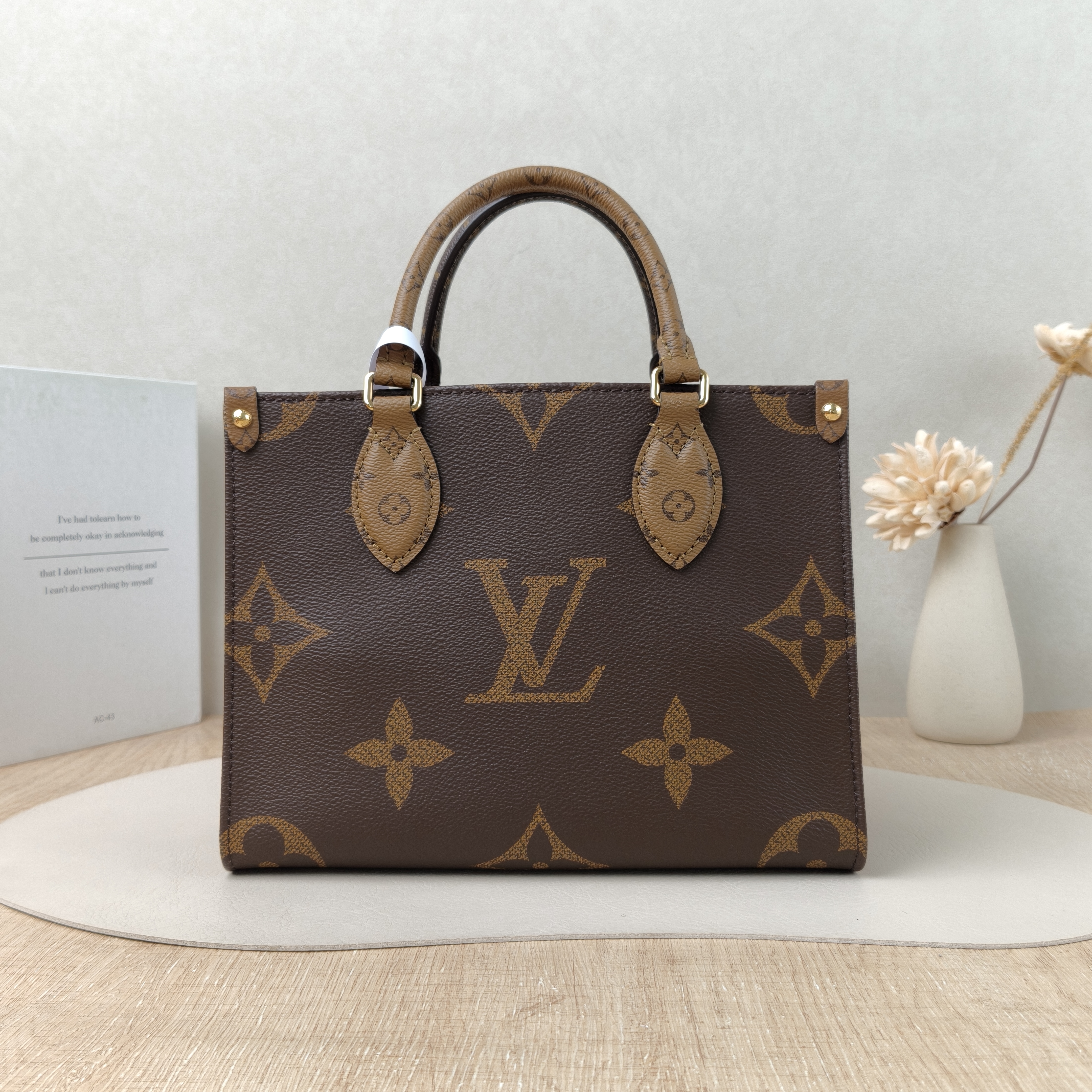 Louis Vuitton onthegomini Monogrampvc Microchip Edition · Box Dust Bag Shoulder Strap Inner Pouch · 25 × 11.5 × 19 cm