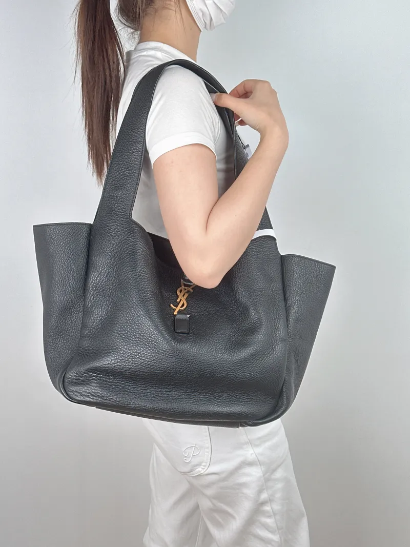 SAINT LAURENT Shoulder Bag LE 5 À 7 BEA Black One Size36 × 11 × 28 cm — on-model view 2 of 2