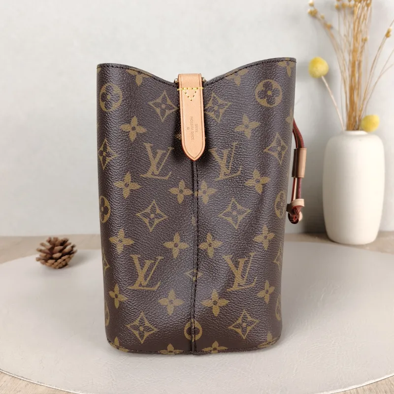 Louis Vuitton Crossbody Bag NÉONOÉ Bucket Bag BB Monogram PVC BB 20 × 13 × 20 cm — detail view 9 of 10