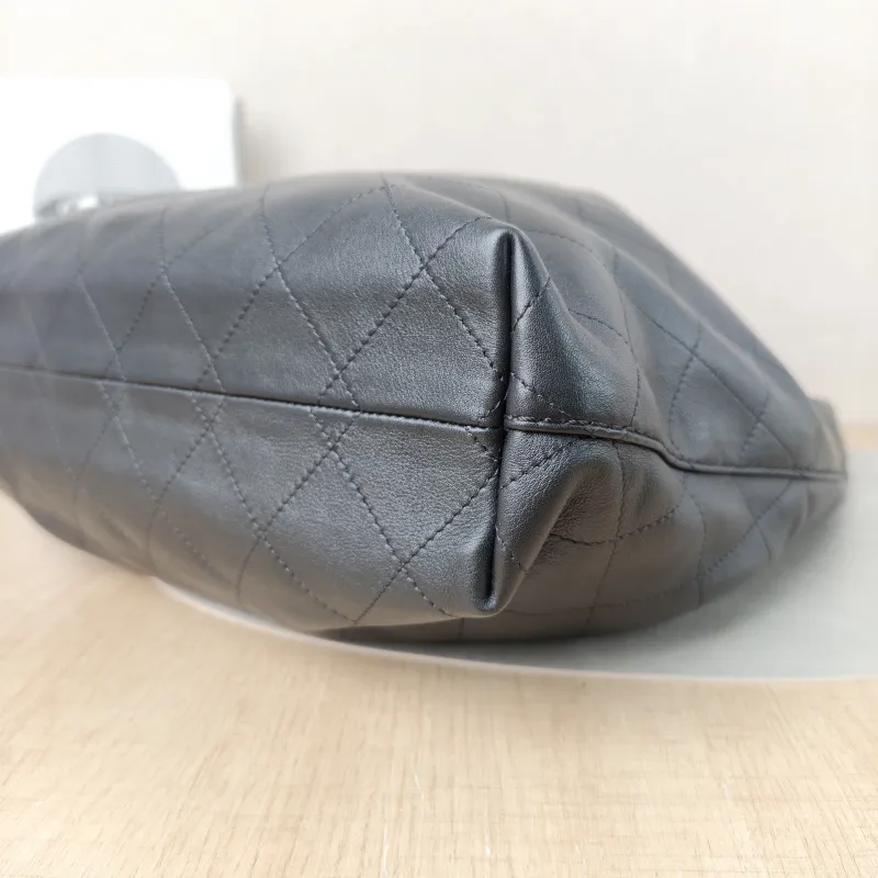 Chanel Crossbody Bag 26c hobo Black Calfskin 27.5 × 8 × 25 cm Microchip Edition — detail view 3 of 11