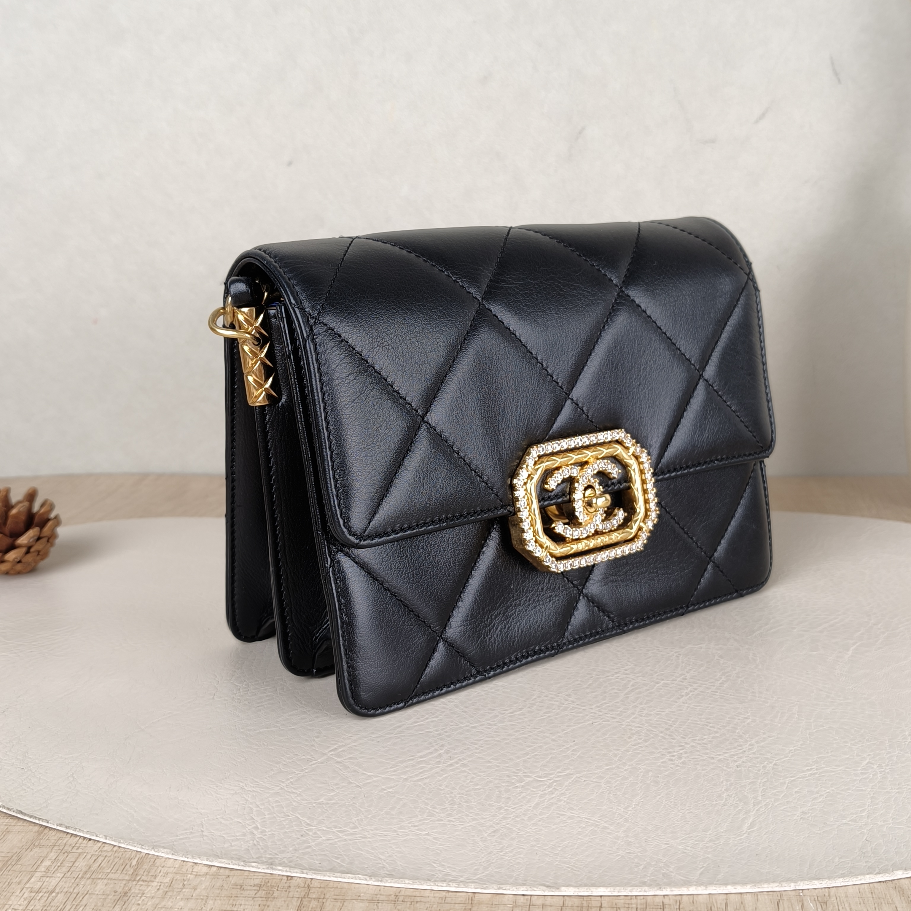 Chanel Crossbody Bag23c Black Lambskinmini19 × 8 × 14 cm — cover view 3 of 5