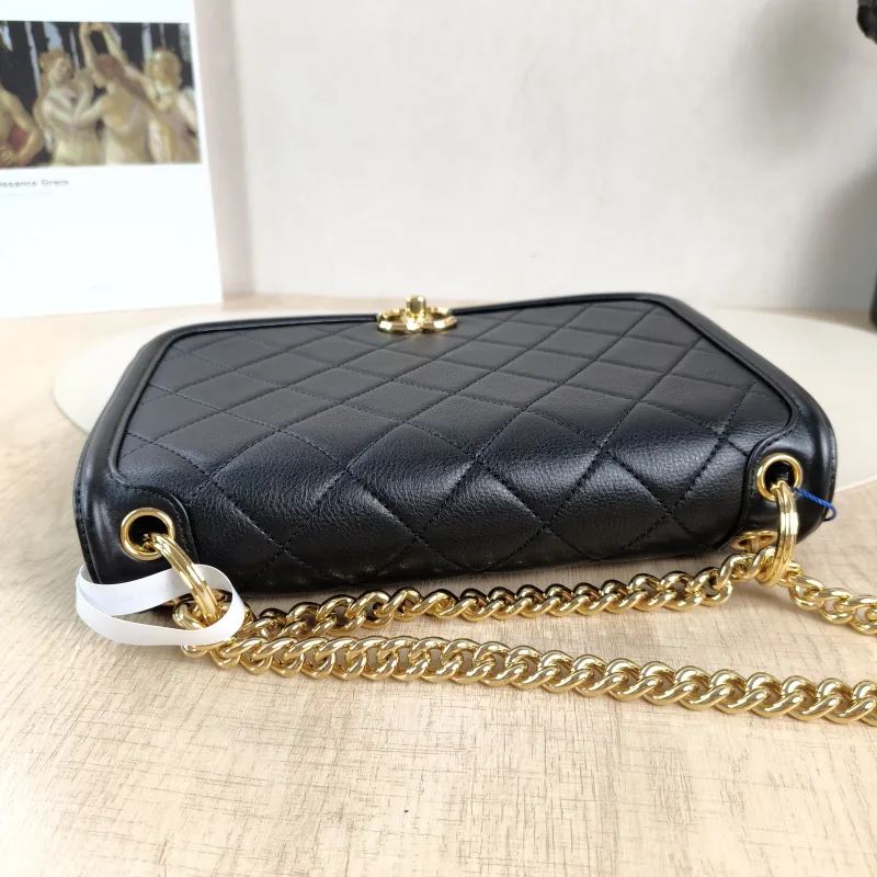 Chanel Crossbody Bag Crossbody Bag Black Calfskin One Size 24 × 6 × 18 cm 28 — detail view 13 of 14