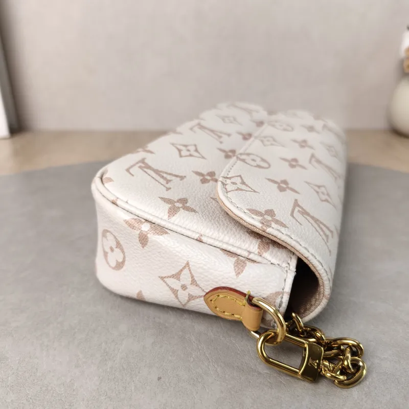 Louis Vuitton Crossbody Bag IVY · Beige PVC Small 23.5 × 4.3 × 12 cm Conditioned — detail view 4 of 11