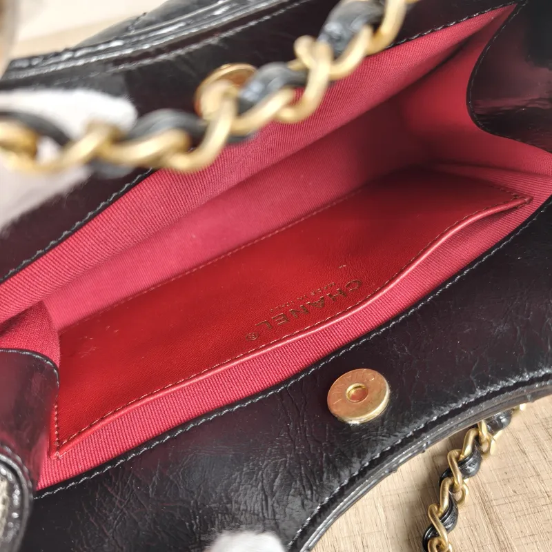 Chanel Crossbody Bag HOBO Black Waxed Leather Calfskin Small 19 × 6 × 17 cm — detail view 10 of 10