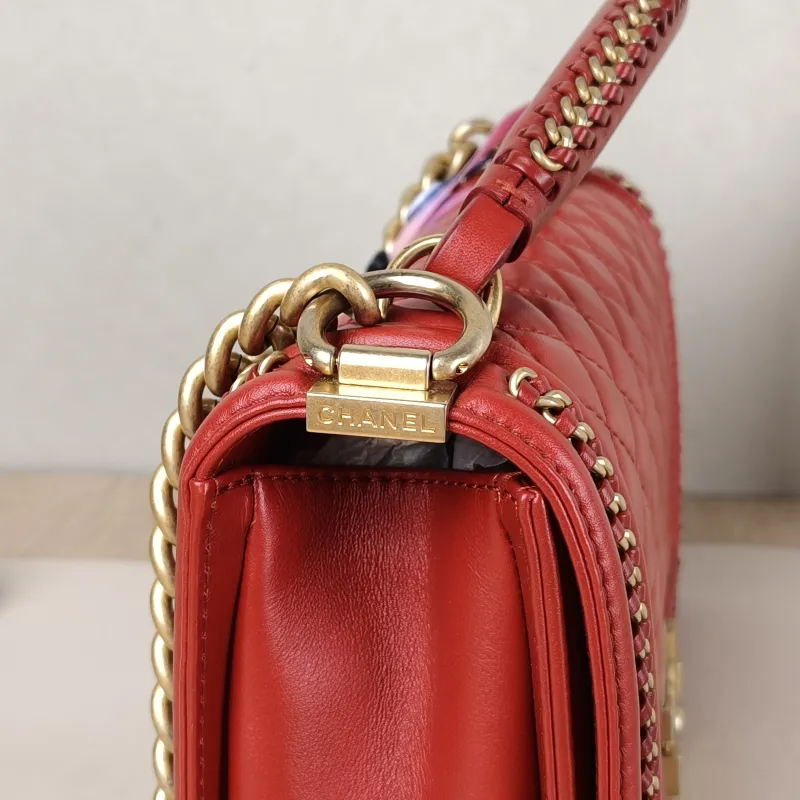Chanel Crossbody Bag Le Boy​ Red Lambskin Medium 25 × 9 × 15 cm 24 — detail view 4 of 16
