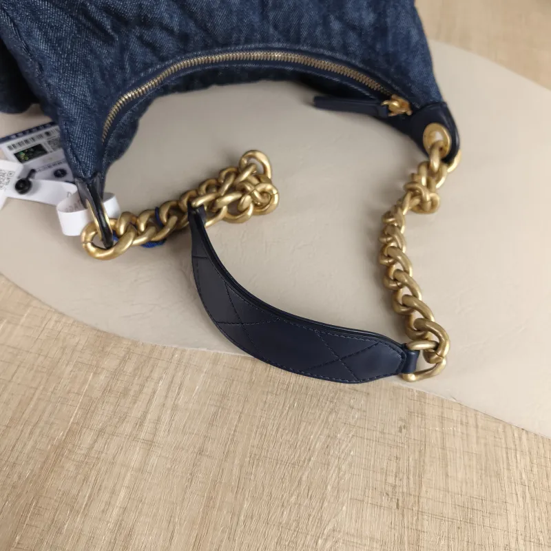 Chanel Shoulder Bag c hobo Blue Small 31 × 15 × 22 cm — detail view 3 of 13