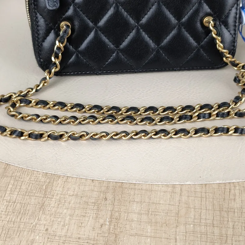 Chanel Crossbody Bag Edition Box Bag Cosmetic Bag Black Lambskin 17 × 8 × 9.5 cm — detail view 4 of 14
