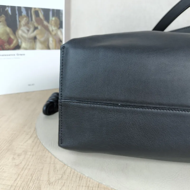 LOEWE Shoulder Bag Flamenco Black Calfskin Large 38 × 14 × 29 cm — detail view 8 of 10