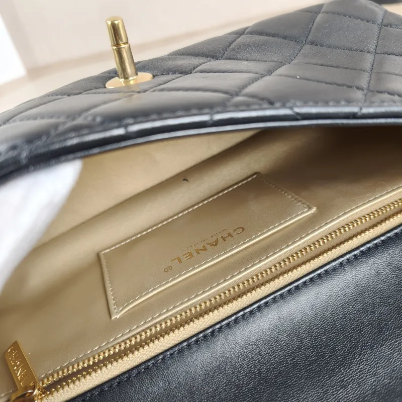 Chanel Crossbody Bag Black Lambskin Medium27 × 6 × 14 cm — detail view 1 of 14