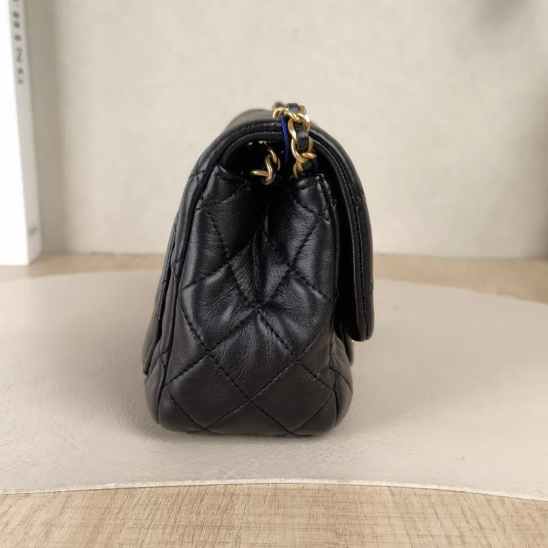 Chanel Crossbody Bag Black Lambskin One Size17 × 8 × 13.5 cm Conditioned — detail view 10 of 16
