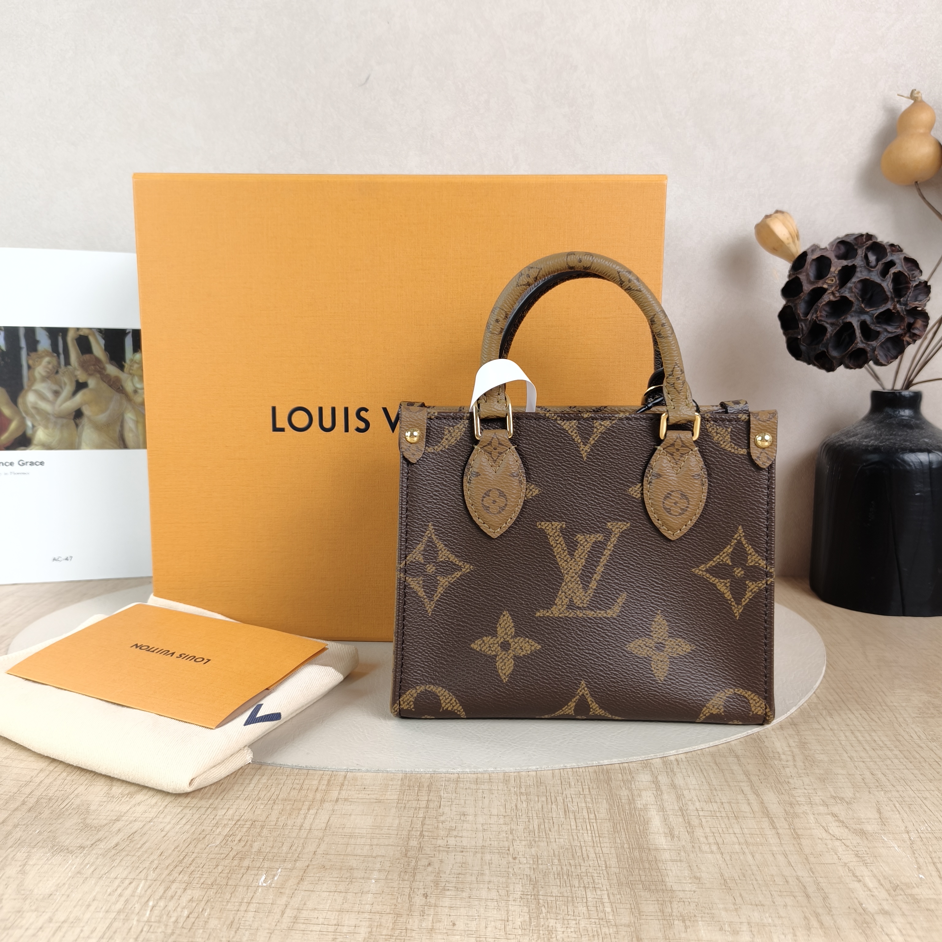 Louis Vuitton Crossbody Bag Onthego BB Monogram PVCBB18 × 8.5 × 15 cm — cover view 2 of 6