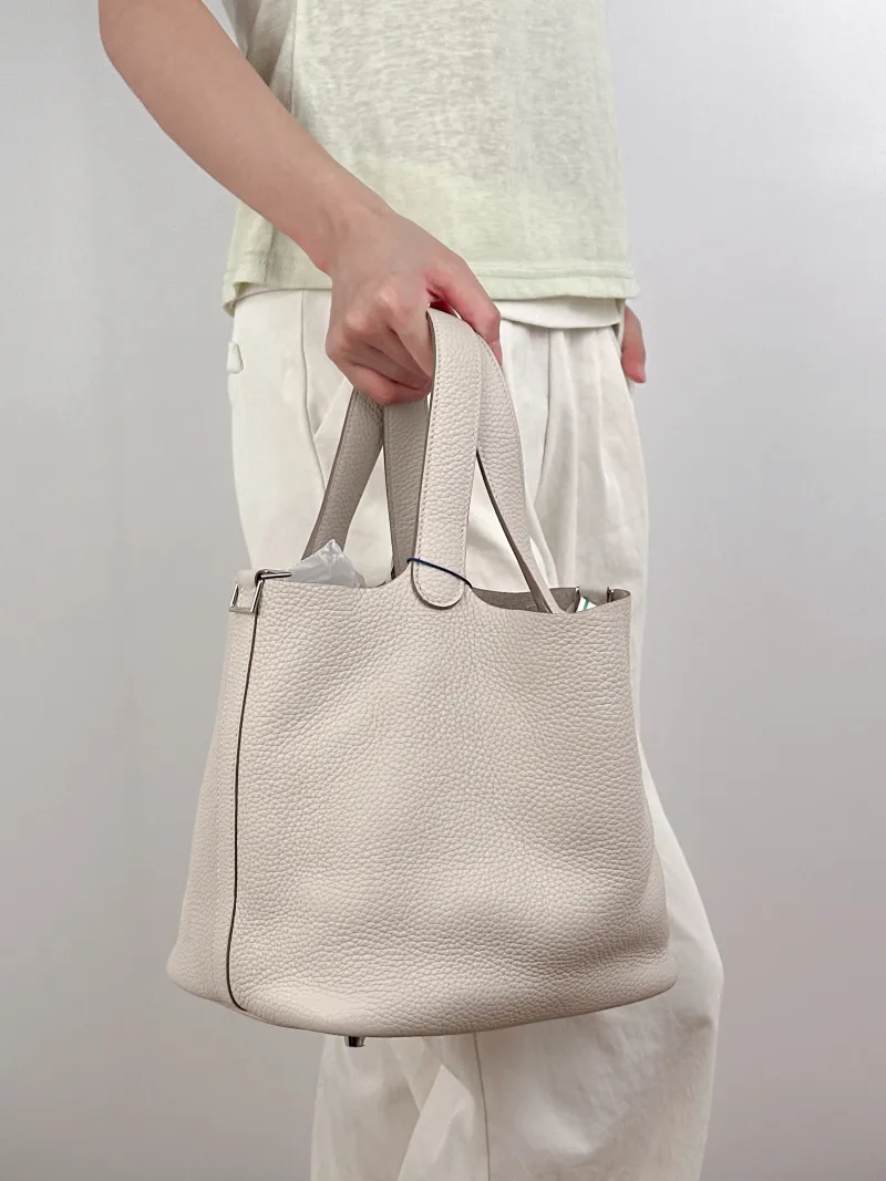 Hermès Top Handle Bag Picotin Lock 22 2210 TC Calfskin Medium22 × 17 × 21 cm — on-model view 1 of 2