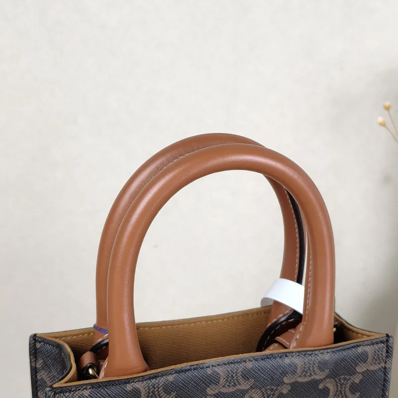 CELINE Crossbody Bag CABAS Mini Monogram PV Cmini17 × 4 × 20.5 cm — detail view 5 of 8