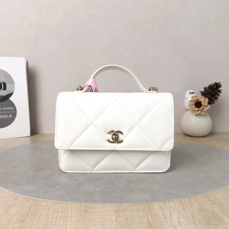 Chanel Backpack Backpack White Calfskin One Size18.2 × 5 × 14 cm