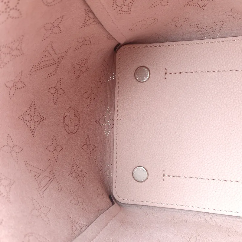 Louis Vuitton Shoulder Bag Hina Pink Calfskin Small 23 × 13 × 21 cm — detail view 8 of 13