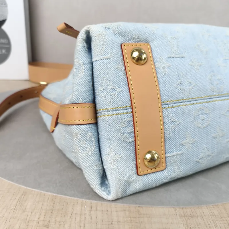 Louis Vuitton Crossbody Bag Carryall Blue Small29 × 12 × 24 cm — detail view 2 of 19