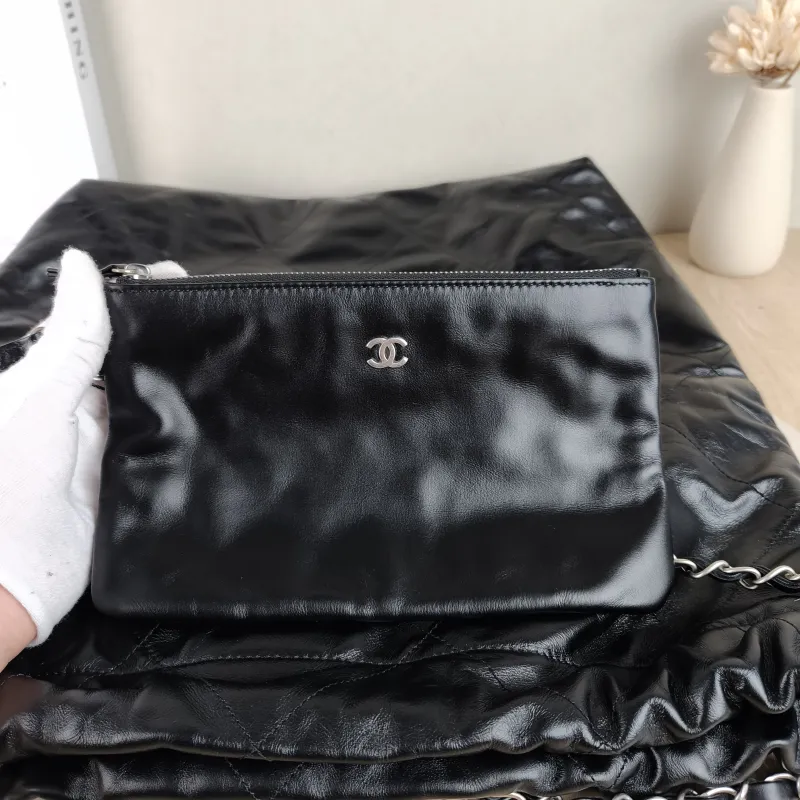 Chanel Shoulder Bag 22Bag Black CC alfskin Large 48 × 10 × 45 cm — detail view 9 of 10