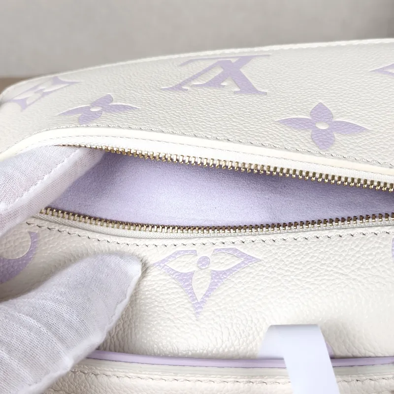 Louis Vuitton Crossbody Bag Pochette Métis East West White · Monogram Empreinte Embossed Calfskin Small 21.5 × 6 × 13.5 cm — detail view 1 of 15