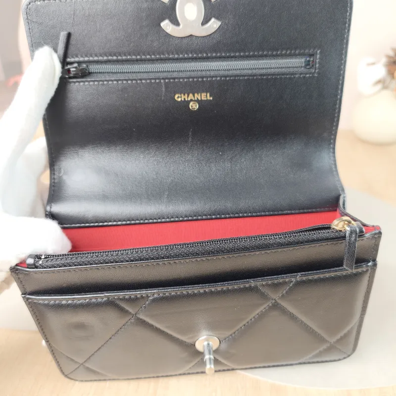 Chanel Crossbody Bag 19Bag WOC Black SL ambskin Mini 19.2 × 3.5 × 12.3 cm — detail view 9 of 11