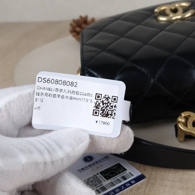 Chanel Crossbody Bag22a c Black Calfskinmini17.5 × 5.5 × 12 cm — detail view 9 of 15