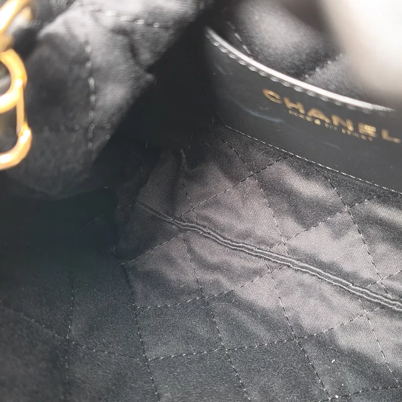 Chanel Shoulder Bag22Bag Black CC alfskinmini20 × 6 × 19 cm — detail view 8 of 11