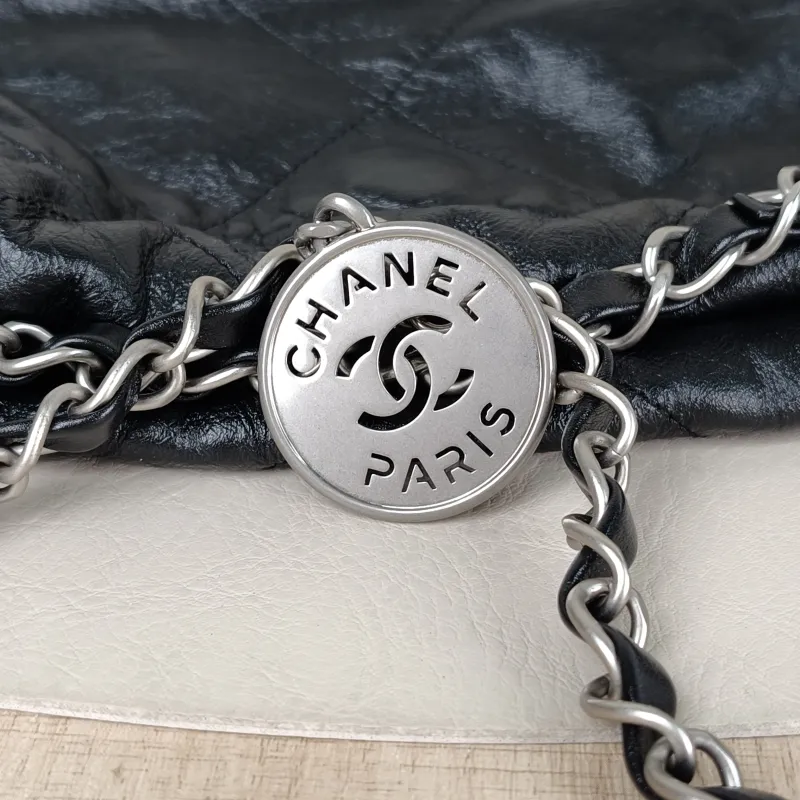 Chanel Shoulder Bag 22Bag Black CC alfskin Small 35 × 7 × 37 cm — detail view 11 of 14