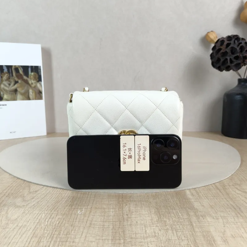 Chanel Crossbody Bag Edition White Calfskin One Size17 × 7 × 13 cm — cover view 6 of 6
