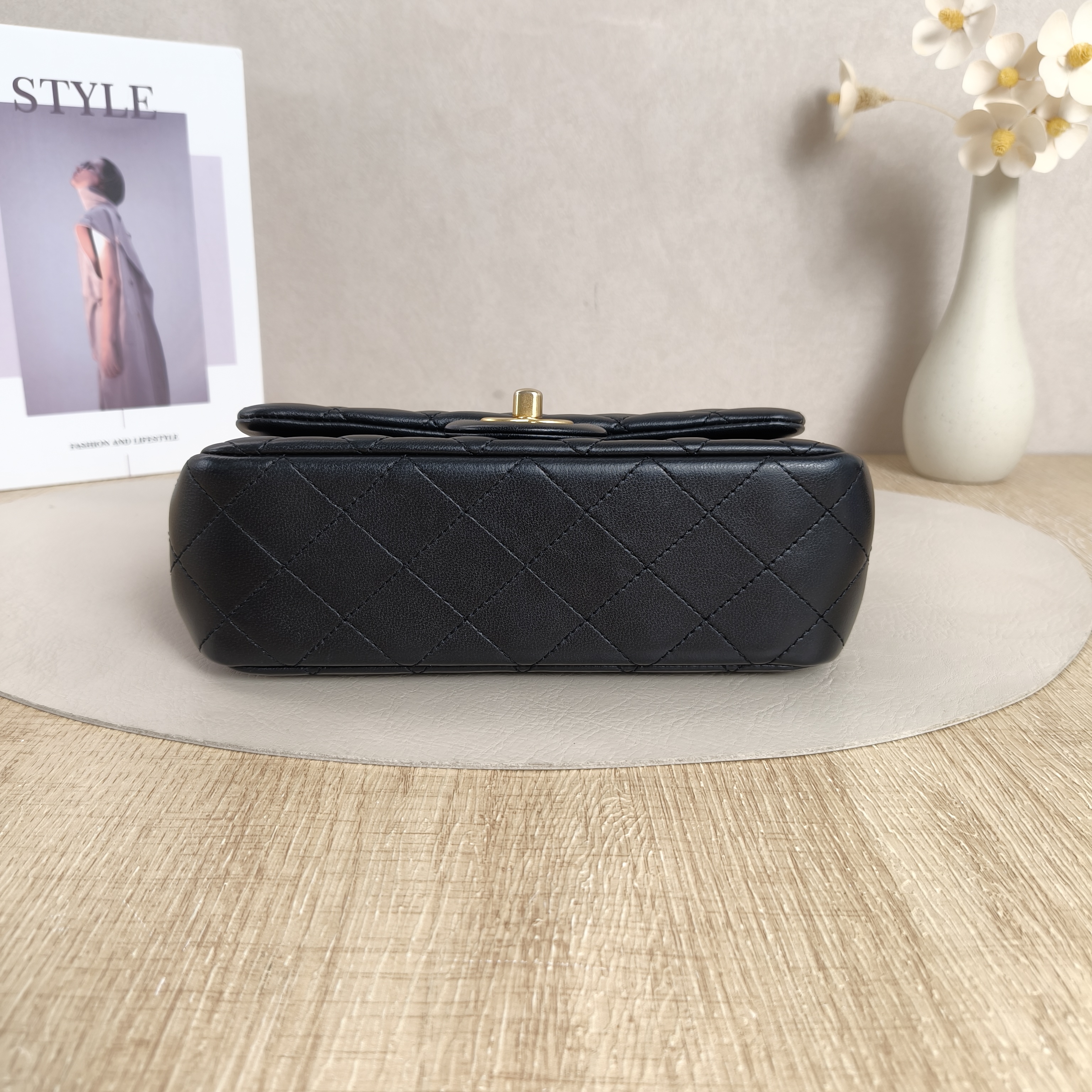 Chanel Crossbody Bag23s mini Black Lambskin mini21 × 8 × 13 cm — cover view 8 of 11