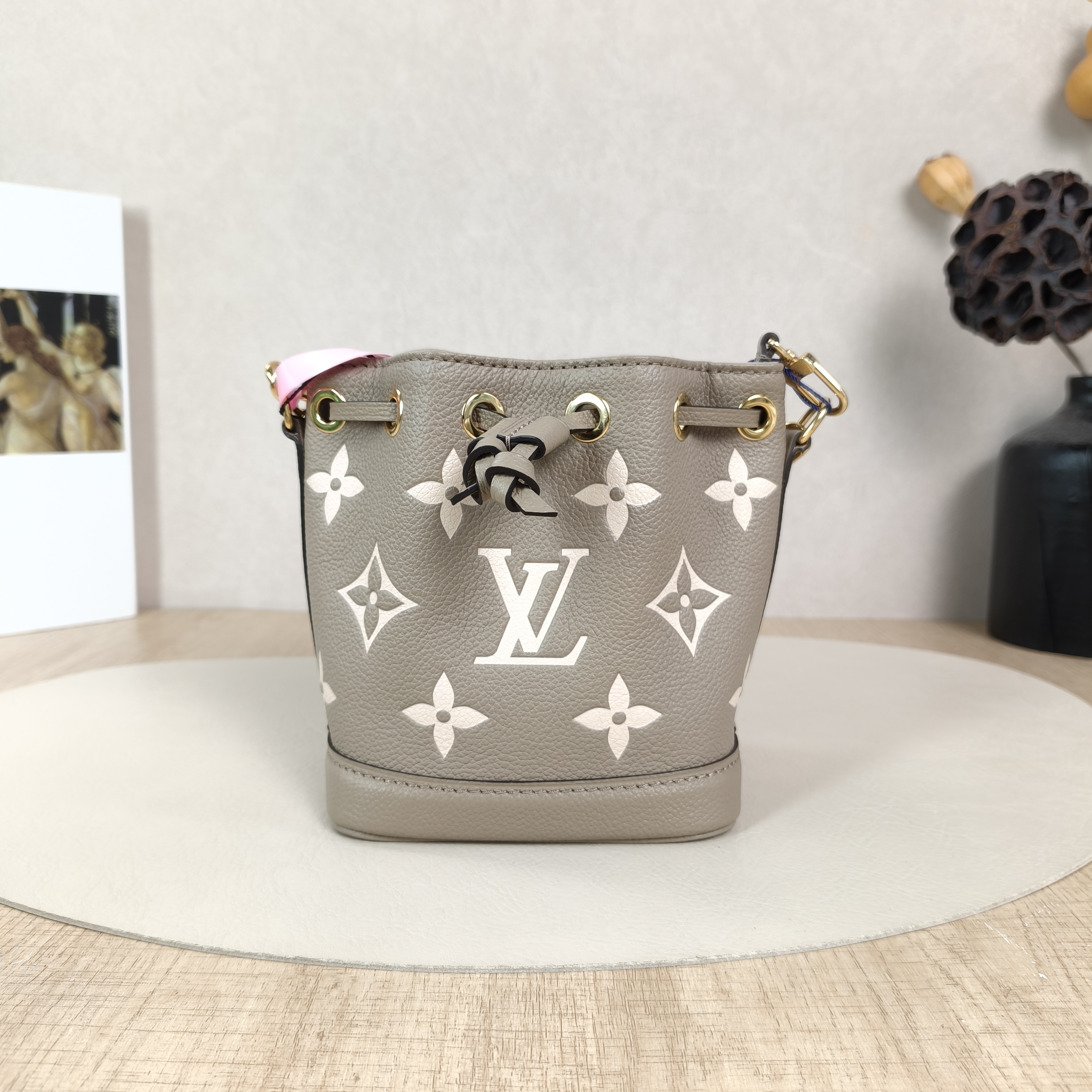 Louis Vuitton Crossbody Bag NANO NOÉ Bucket Bag Nano · White Empreinte Embossed Calfskin Monogramnano13 × 10 × 16 cm