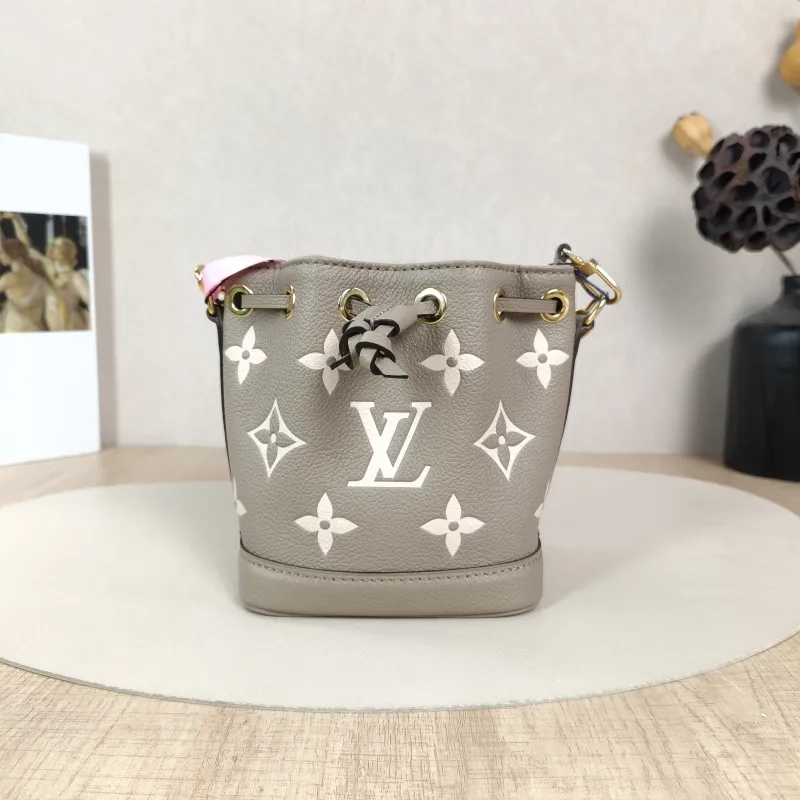 Louis Vuitton Crossbody Bag NANO NOÉ Bucket Bag Nano · White Empreinte Embossed Calfskin Monogramnano13 × 10 × 16 cm