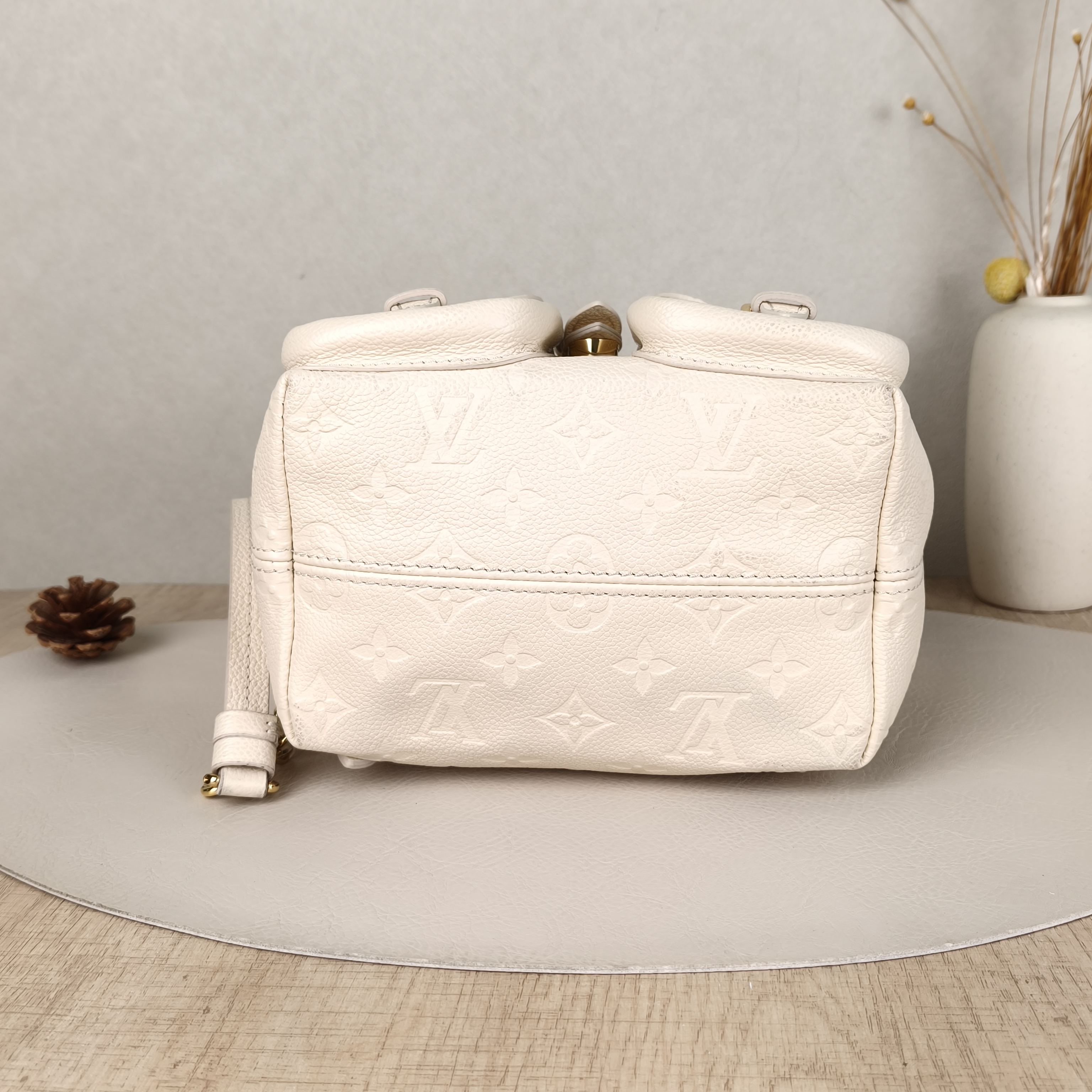 Louis Vuitton Backpack Backup Backpack White Calfskin One Size20 × 14 × 22 cm — cover view 2 of 5