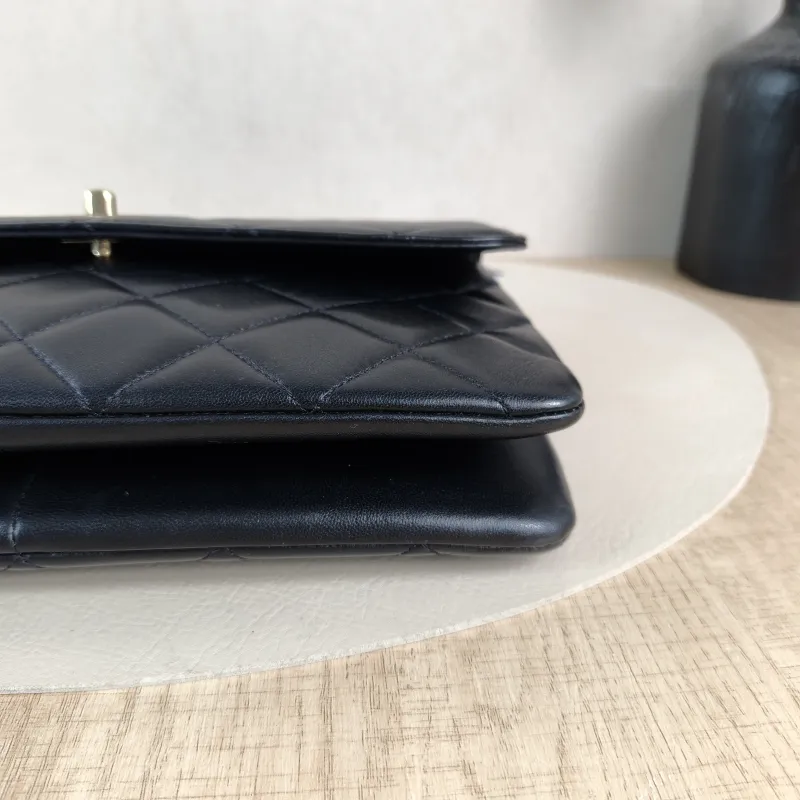 Chanel Shoulder Bagtrendy cc Shoulder Bag Black Lambskin Medium26 × 6 × 17 cm — detail view 2 of 13