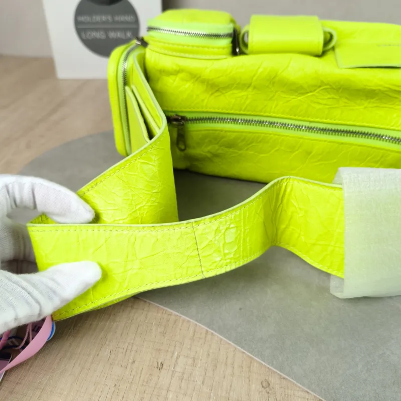 BALENCIAGA Shoulder Bag Superbusy Shoulder Bag Lambskin Mini 33 × 11 × 12 cm — detail view 3 of 11