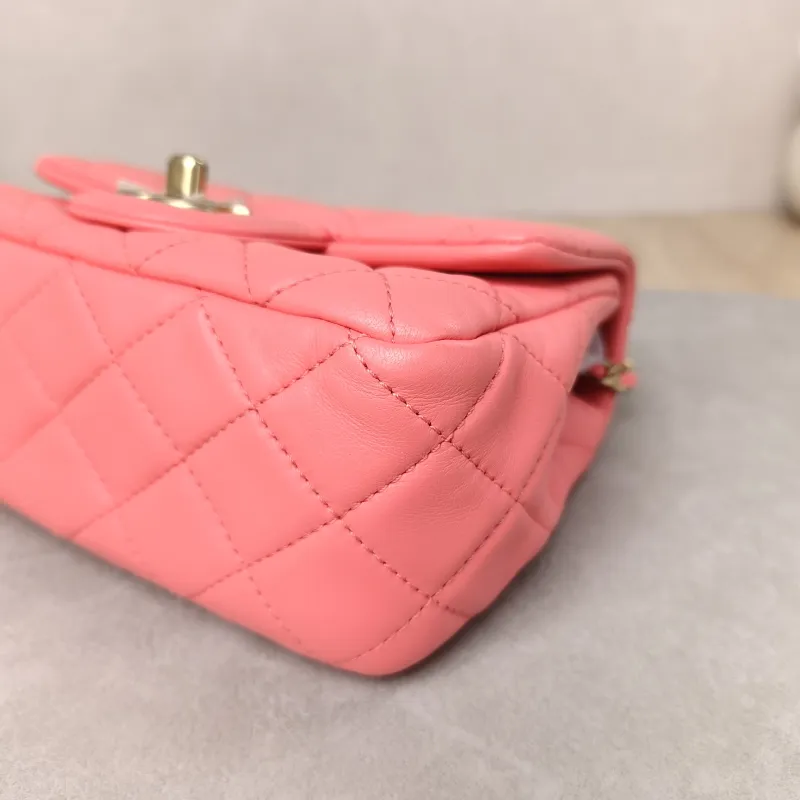 Chanel Crossbody Bag Pink Lambskinmini17 × 8 × 13.5 cm — detail view 18 of 19
