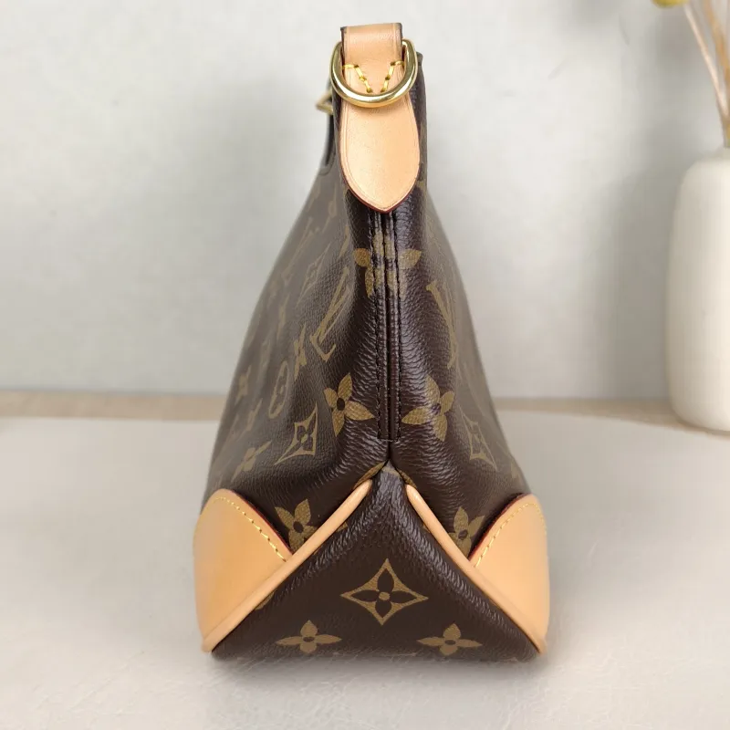 Louis Vuitton Crossbody Bag Boulogne PVC Small 26 × 9.5 × 16 cm — detail view 8 of 10
