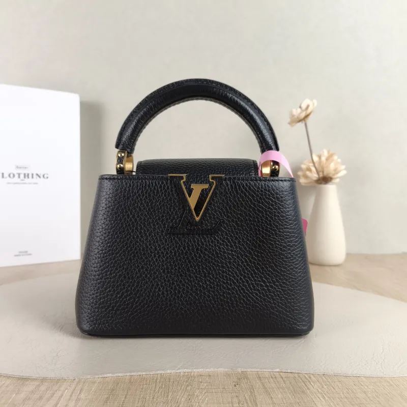 Louis Vuitton Crossbody Bag Capucines Black Calfskin Mini 21 × 8 × 14 cm