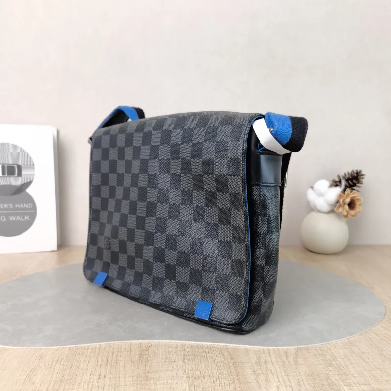 Louis Vuitton Crossbody Bag District Messenger Bag PVC Small 25 × 7 × 22 cm — cover view 2 of 5