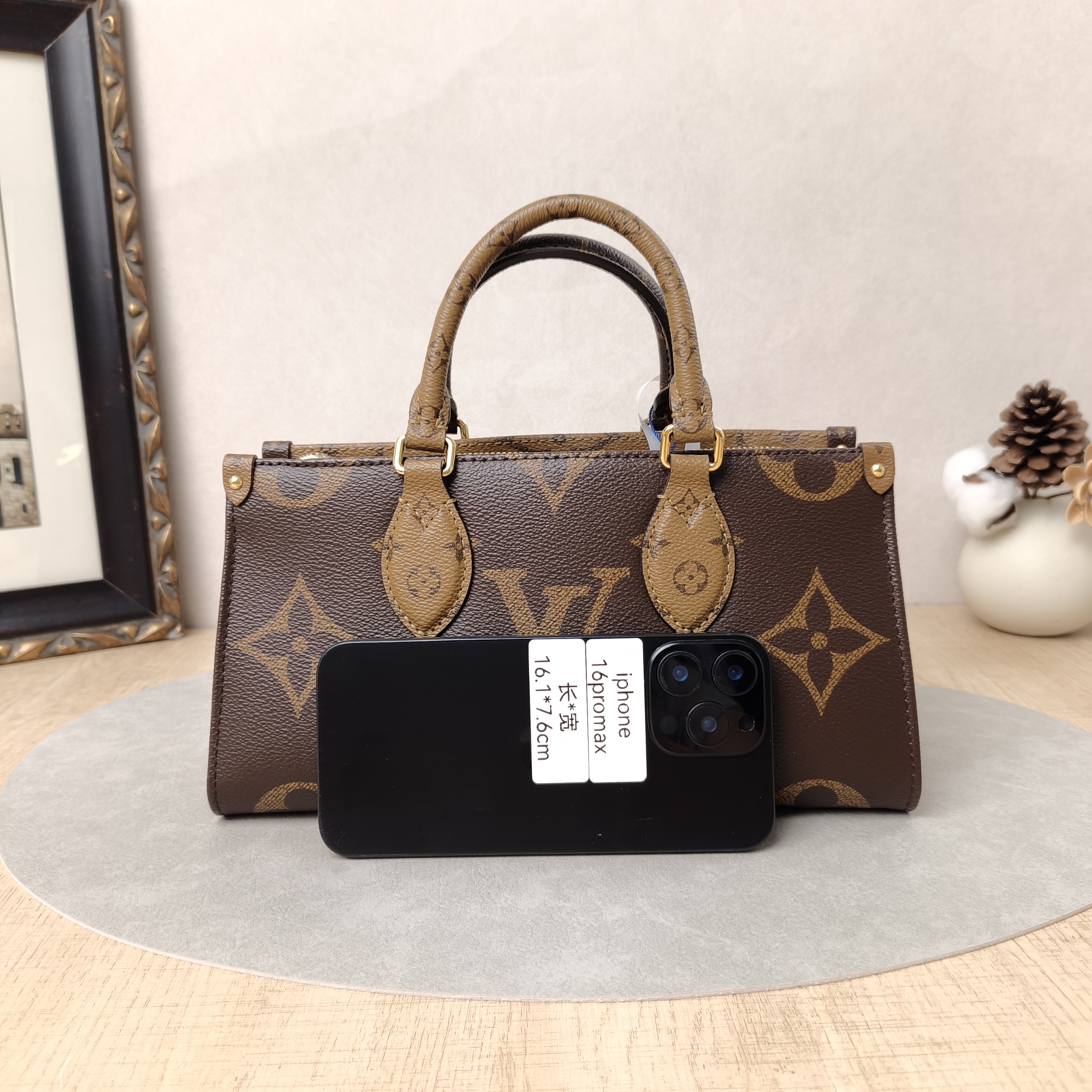 Louis Vuitton Crossbody Bag Onthego East West Monogram PVC Small25 × 10 × 13 cm — cover view 4 of 5