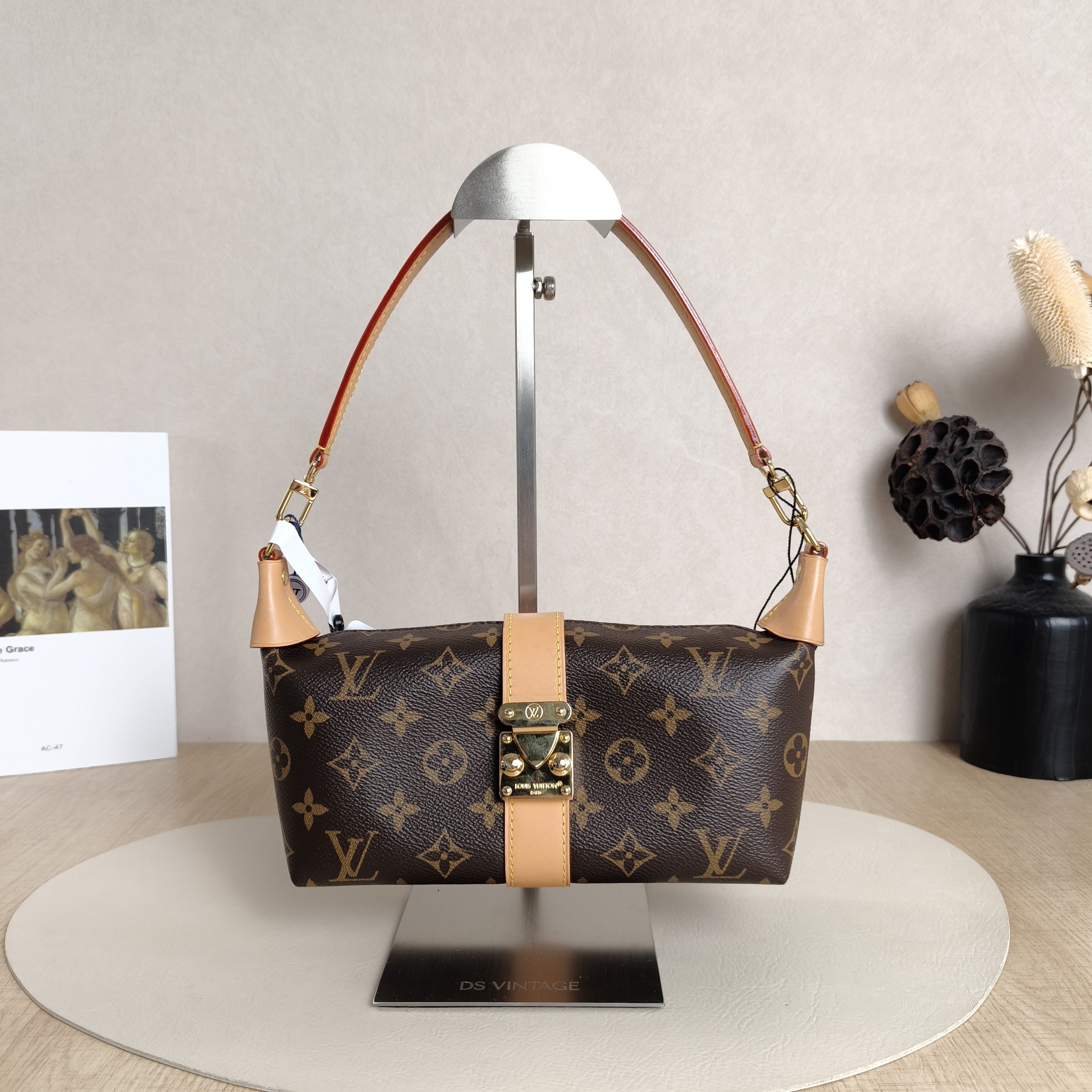Louis Vuitton Shoulder Bag Pochette Mia Monogram PVC One Size22 × 8 × 14.5 cm
