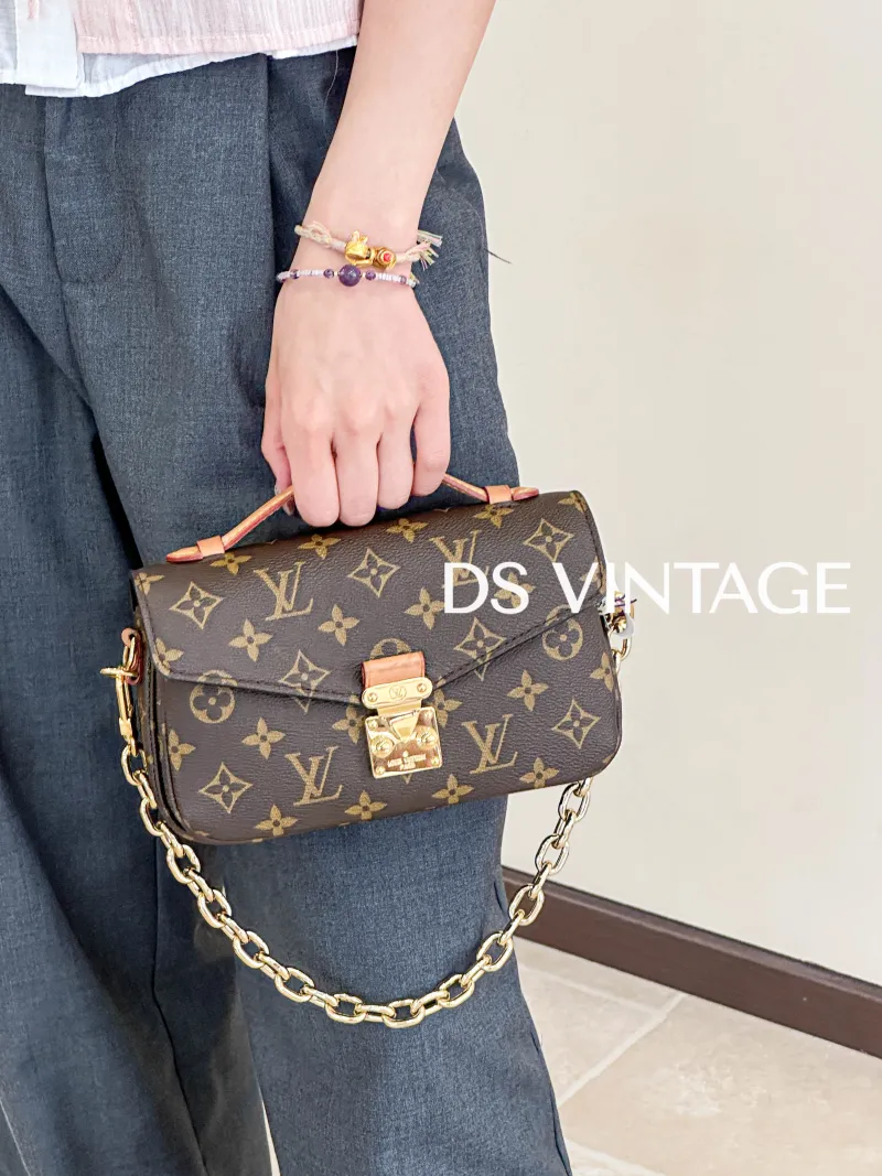 Louis Vuitton Crossbody Bag Pochette Métis East West Monogram PVC Small21.5 × 6 × 13.5 cm — on-model view 3 of 3