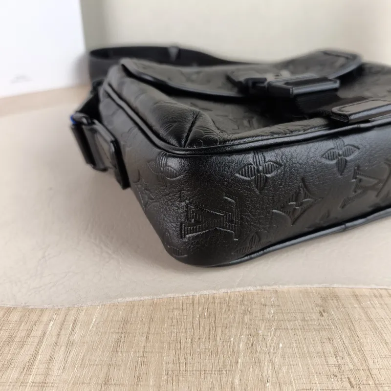 Louis Vuitton Crossbody Bag Getaway Messenger Bag Black Calfskin One Size 18 × 7.8 × 17 cm — detail view 1 of 12