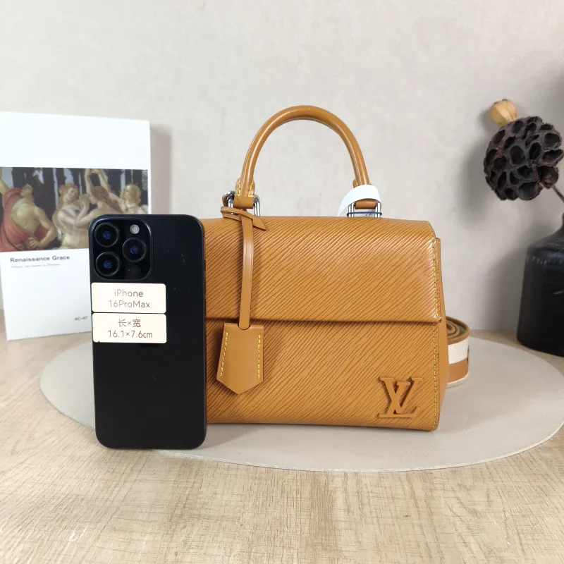 Louis Vuitton Crossbody Bag CLUNY Yellow Epi Embossed Calfskin Mini 20 × 7.5 × 16 cm — cover view 3 of 5