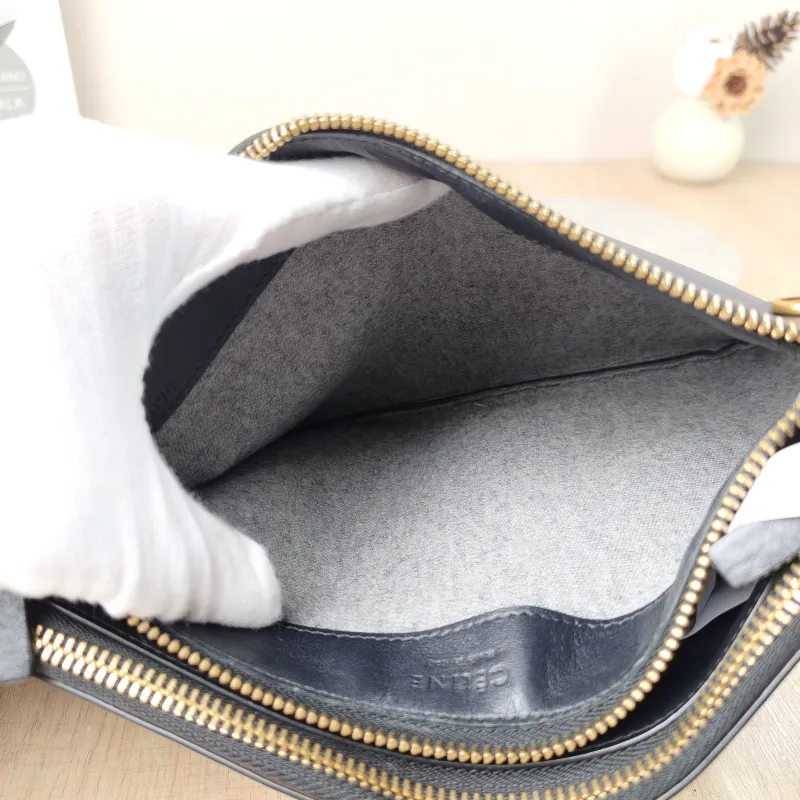 CELINE Crossbody Bag Trio Messenger Bag Black Lambskin Large25.5 × 5 × 17.5 cm — detail view 2 of 10