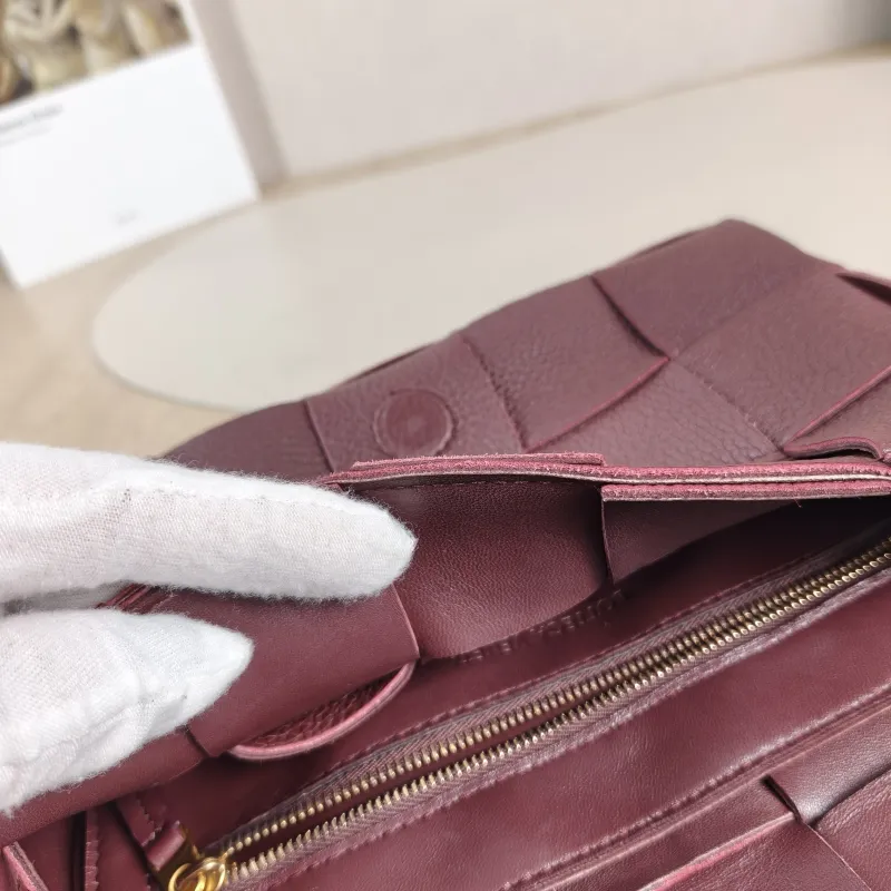 Bottega Veneta Crossbody Bag Cassette Woven Burgundy Calfskin Medium 23 × 5 × 15 cm — detail view 2 of 13
