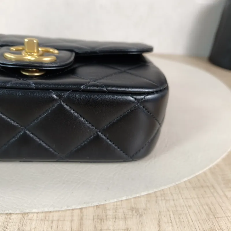 Chanel Crossbody Bag Pearl Black Calfskin Small 19 × 6 × 13 cm — detail view 2 of 13