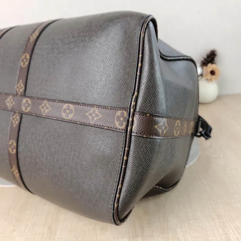 Louis Vuitton Top Handle Bag Keepall 50 Shoulder Strap Edition Green Calfskin One Size 50 × 23 × 29 cm — detail view 11 of 15